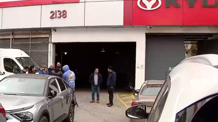 Robaron 6 vehículos y una caja fuerte desde automotora en pleno centro de Santiago