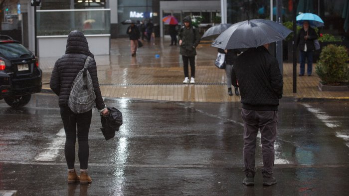 Este miércoles llueve en Santiago: ¿Desde qué hora y hasta qué día durarán las precipitaciones?