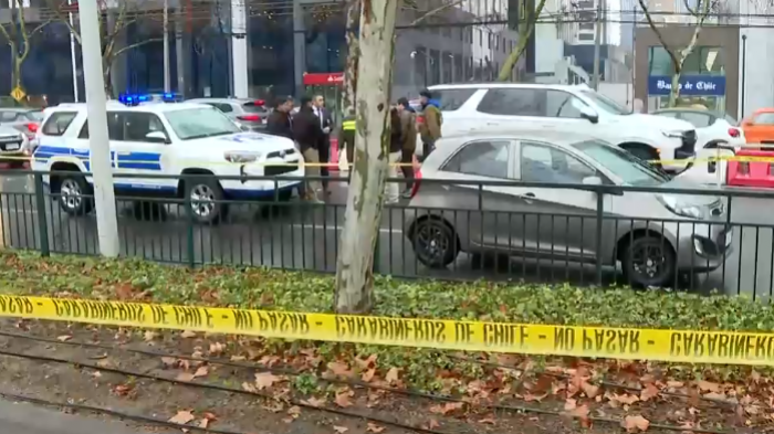 Encuentran cuerpo dentro de un auto en Las Condes: Investigan si era conductor de aplicación