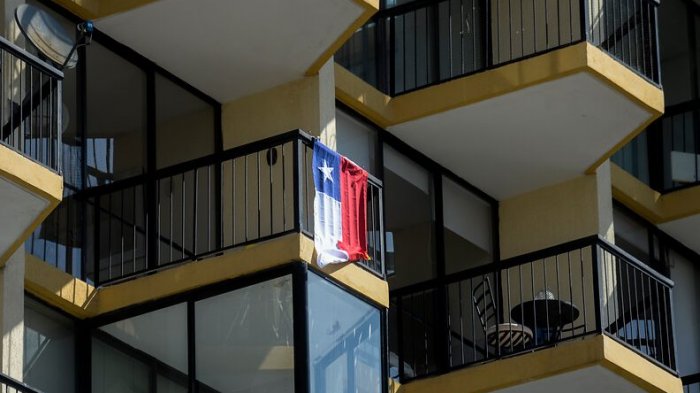 ¿En qué casos es obligatorio usar la bandera chilena durante las Fiestas Patrias?