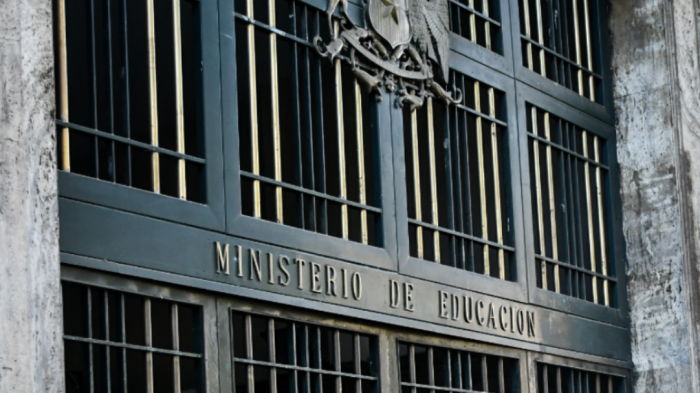 Suspenden clases en colegios municipales de Santiago y Providencia para este lunes 11 de septiembre