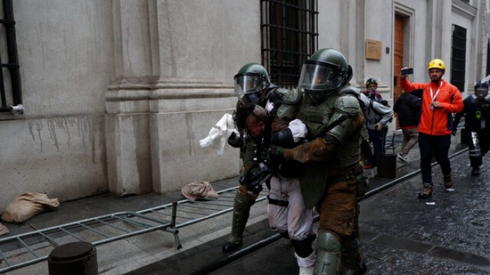 Carabineros informa 11 detenidos y 6 uniformados lesionados en previa a 50 años del Golpe