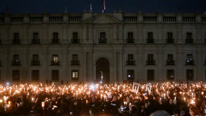 Encuesta Cadem: 95% cree importante que todos se comprometan con la democracia y respeto a los DD.HH.