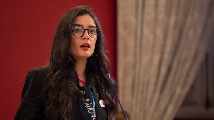 Camila Vallejo anunció querella por camarógrafo baleado en Villa Francia: 