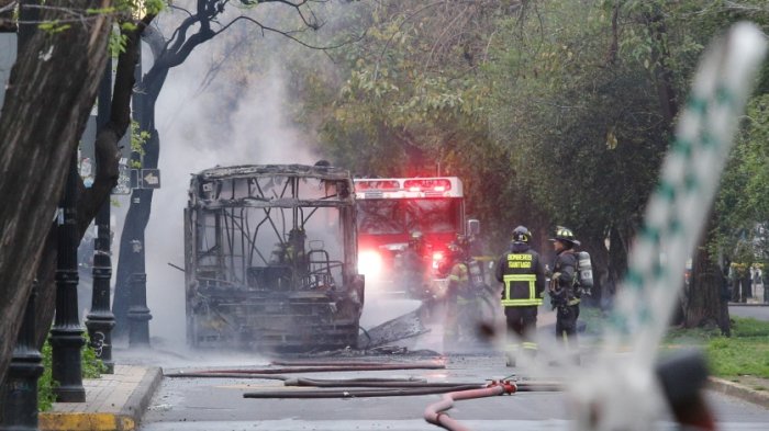 Tras quema de buses por overoles blancos: Carabineros aseguró que hay una 