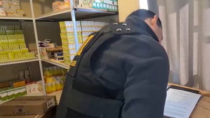 Usaban fachada para vender de manera informal remedios vencidos y alcohol
