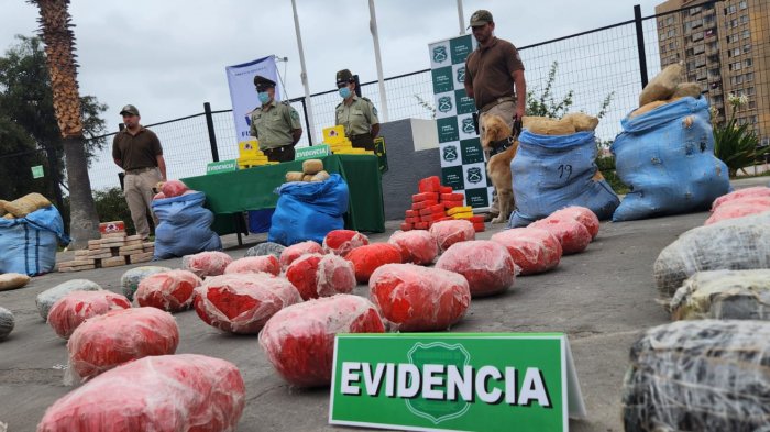 Volcamiento de vehículo en Taltal terminó con 5 detenidos: Transportaban más de 900 kilos de droga