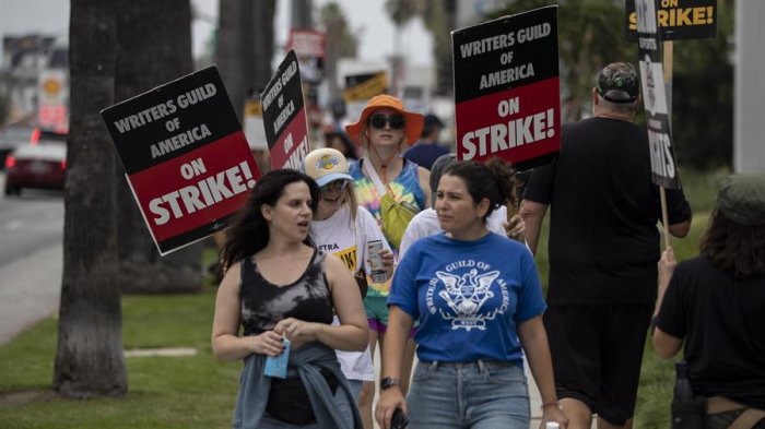 Paro de Sindicato de guionistas de Hollywood llegó a momento clave: ¿Se acaba la huelga?