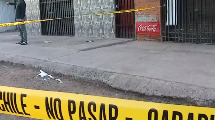 En riesgo vital: Turba de 8 sujetos atacó brutalmente a un hombre en Estación Central