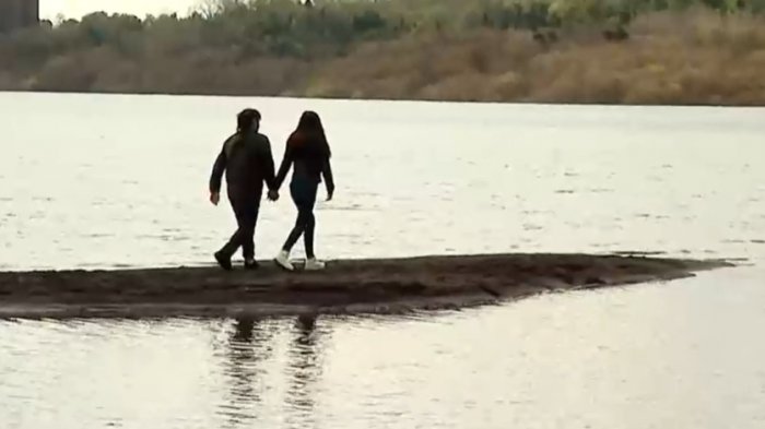 ¿Qué pasó? Aumento en nivel de agua hizo desaparecer la playa principal del Lago Villarrica