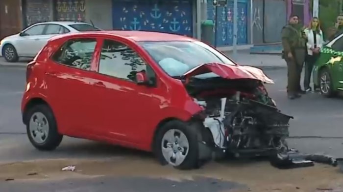 Grave accidente automovilístico en Santiago: Presunto responsable se fue a beber cerveza tras choque