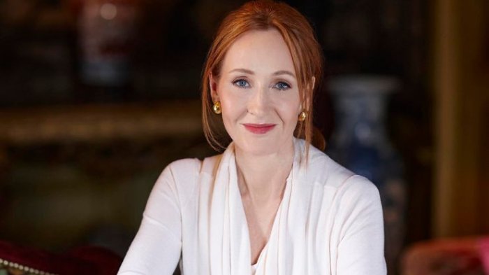 Escritora de Harry Potter en el ojo del huracán por dichos transfóbicos en redes sociales