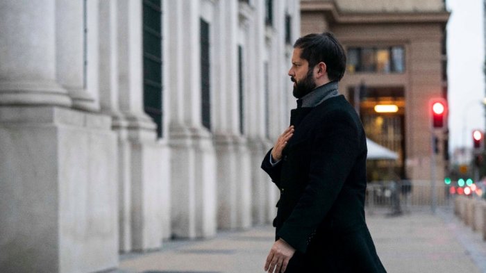 Pdte. Boric vuelve a La Moneda tras 47 horas de vuelo desde China: Fue recibido con honores