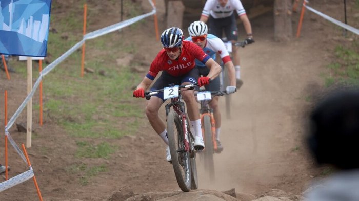 ¡Primera medalla de Chile en Santiago 2023! Martín Vidaurre consiguió la plata en el Mountain Bike
