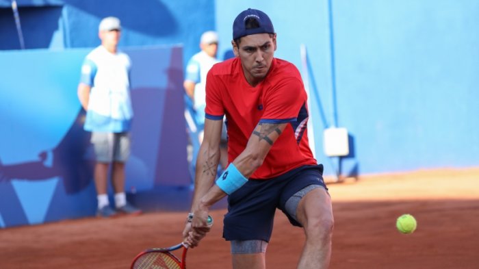 Tabilo tuvo un sólido debut y se sumó a Lama y Barrios en octavos de final de Santiago 2023