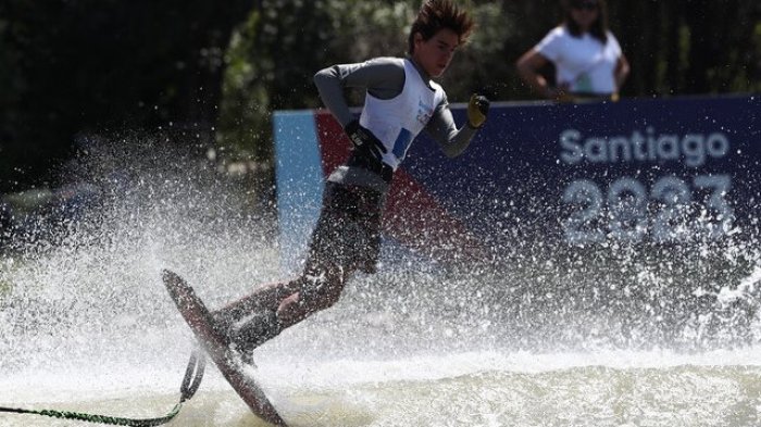 ¡Puro talento! Medallista más joven del Team Chile se lució con fantástico truco en el esquí náutico