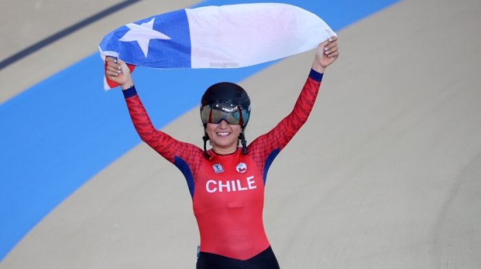 ¡Tremenda! Catalina Soto obtiene medalla de bronce en Omnium de ciclismo de pista en Santiago 2023.