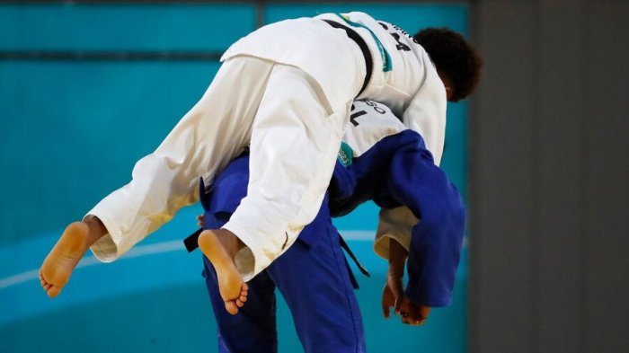 Emotivo momento en los Panamericanos 2023: Judoca colombiana ayuda a su rival tras terrible lesión