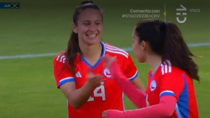 Franchesca Caniguan estiró las diferencias entre Chile y Jamaica con un certero cabezazo