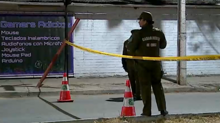 Hombre murió apuñalado en la vía pública en Maipú: Se investiga riña en sitio eriazo