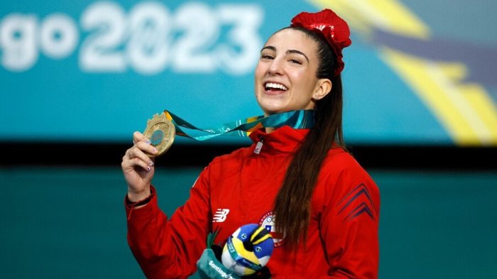 Pura sonrisa: Así recibió su medalla de oro Valentina Toro tras consagrarse campeona panamericana en karate