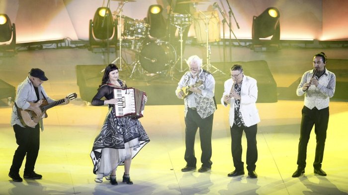 Pascuala Ilabaca e Inti-Illimani Histórico hicieron bailar en el cierre de los Panamericanos 2023