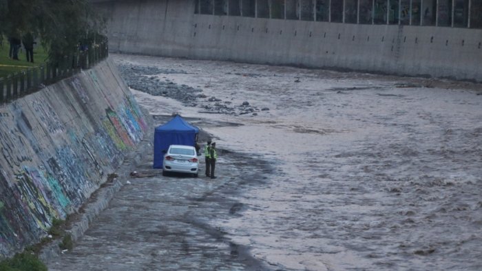 Apareció un tercer cadáver en Santiago: Transeúnte encontró cuerpo en el lecho del río Mapocho