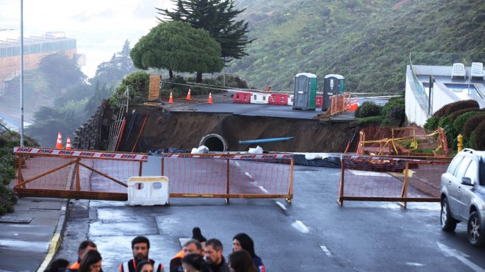 Vecinos indignados emplazan a autoridades por nuevo deslizamiento en socavón de Viña del Mar