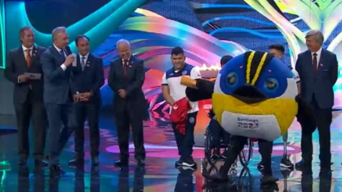 ¡ICÓNICO! Fiu protagonizó la primera donación de la Teletón 2023