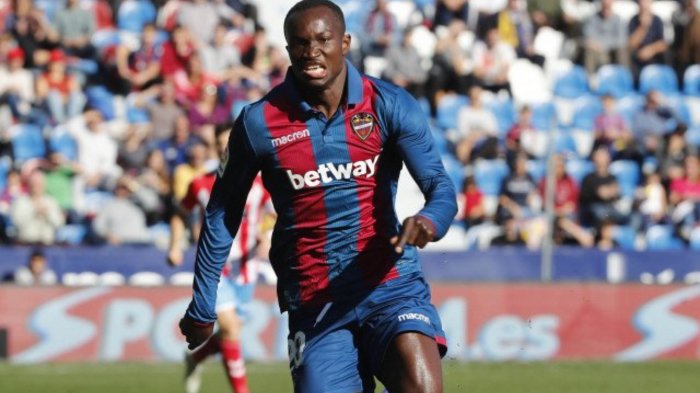 Seleccionado de fútbol ghanés fallece durante partido de la Super Liga de Albania