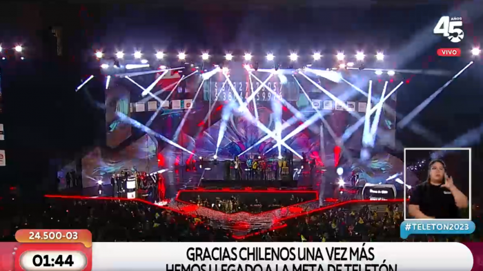 ¡Con el himno! La Quinta entonó la canción nacional tras alcanzar la meta de Teletón 2023