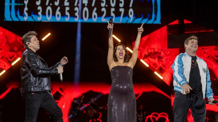 Daniela Castillo cantó con Andrés de León en el cierre de la Teletón y mostró su embarazo