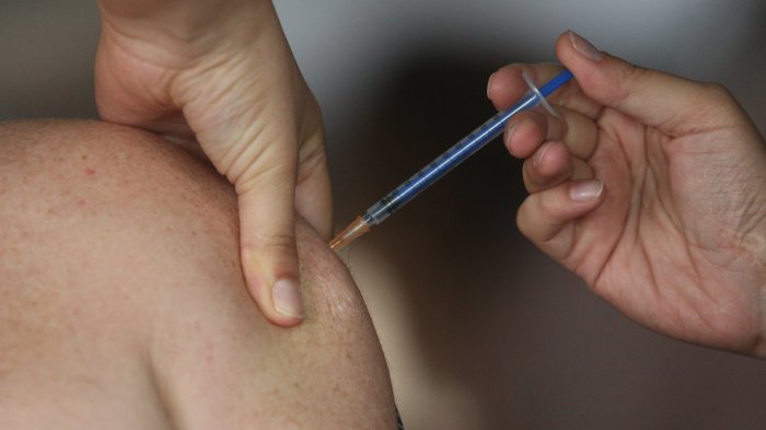 Minsal reactiva campaña de vacunación por Covid-19: Alertan aumento de contagios