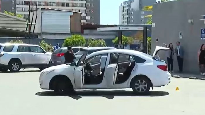 Asalto en Estación Central terminó en balacera: Dos delincuentes fueron baleados por PDI
