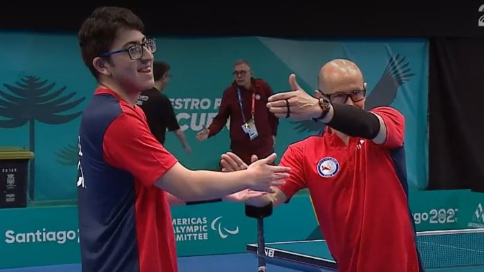 ¡Gigantes! Lucas Pavez y Cristian Dettoni derrotaron a Canadá y siguen soñando en el Para tenis de mesa