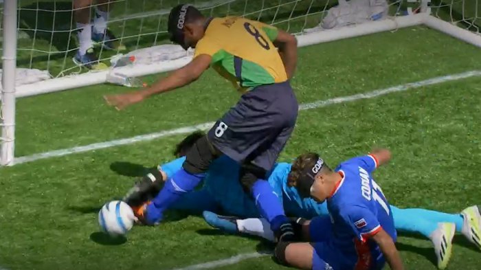 ¡Tremendo! Diego Urquiola evitó el primer gol de Brasil ante Chile en el fútbol para ciegos