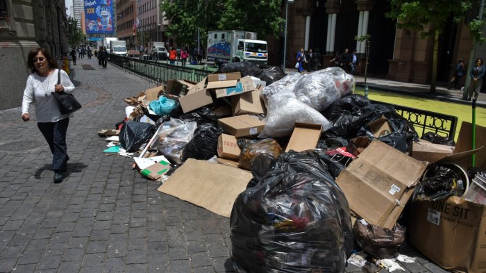 Cursan sumario sanitario al municipio de Santiago por las 3 mil toneladas de basura acumuladas en la vía pública