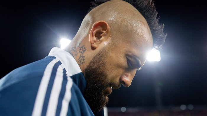 ¡Descontrol y rabia! Así reaccionó Arturo Vidal luego de la gran chance desperdiciada por Víctor Dávila