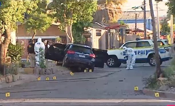 Joven fue baleado dentro de un auto en El Bosque: Se encuentra en riesgo vital