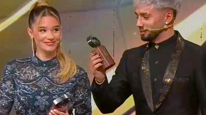 Bambino a Alessia tras ganar Mejor Momento Romántico en Gran Hermano Awards: 