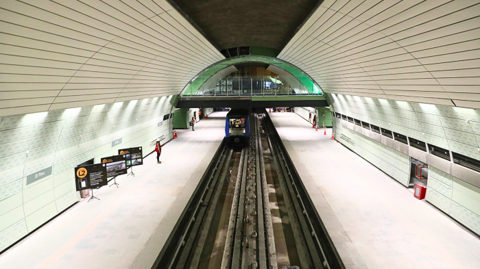 ¡Sí, es oficial! Extensión de Línea 2 del Metro volverá a tener clásicos asientos en los andenes