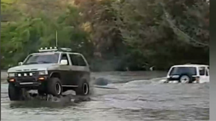 El daño del jeepeo al ecosistema: Vehículos estropean playas, dunas y ríos