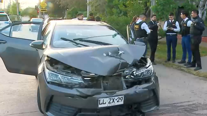 Persecusión terminó con auto policial colisionado en San Joaquín: Detenidos tienen 14 y 15 años