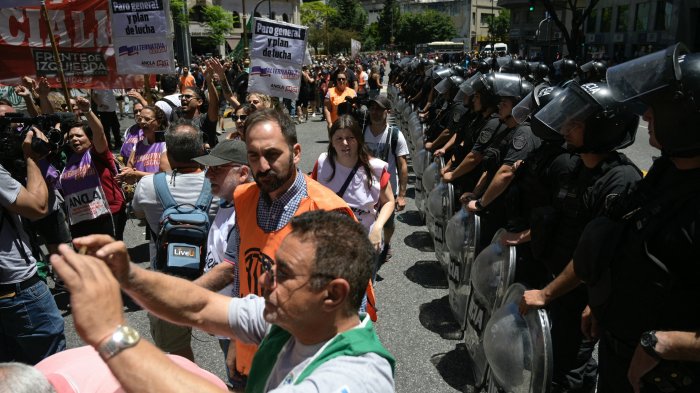 Gobierno de Argentina cobrará a manifestantes por operativo de seguridad