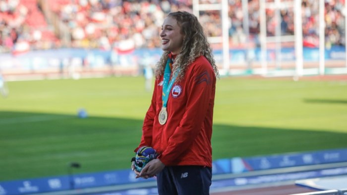 ¿Por qué la familia de Martina Weil envuelve sus regalos con diarios antiguos?