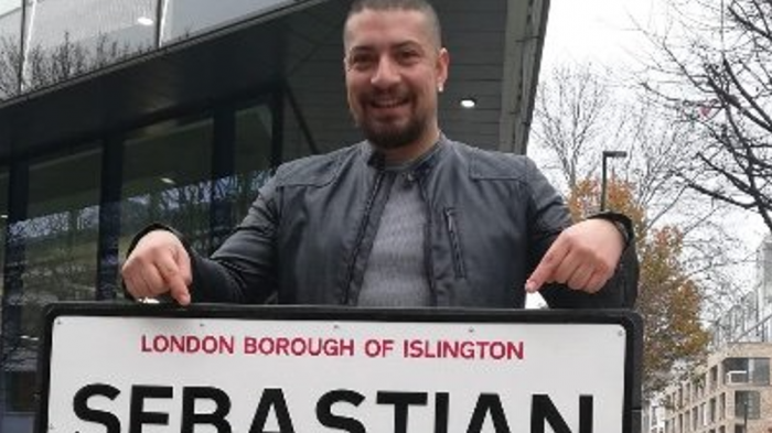 Confirman muerte de profesor chileno en Madrid: Fue apuñalado afuera de un bar