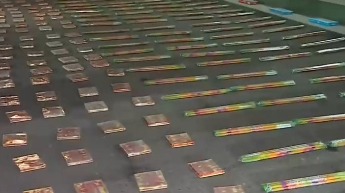 Desde un vehículo incautan más de 10 mil fuegos artificiales avaluados en casi $6 millones