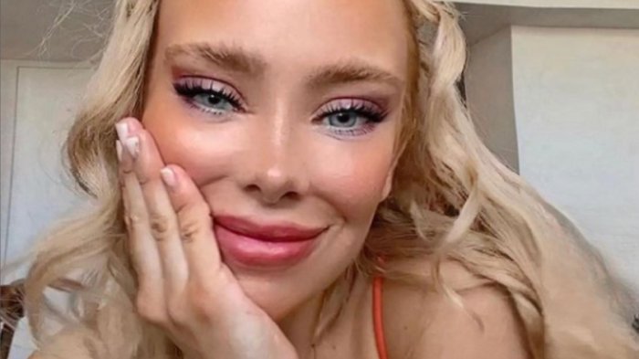 Detienen a Cass Zamorano por presunta agresión a ex pareja a las afueras de clínica en Las Condes