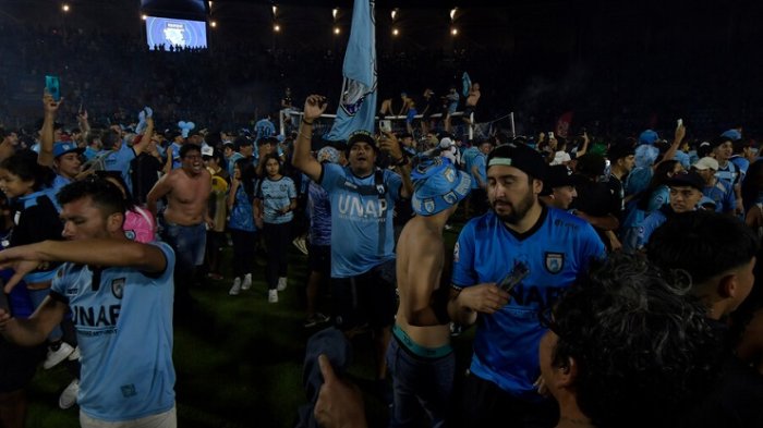 Iquique paga caro invasión de hinchas tras ascenso a Primera Divisón y recibe duro castigo