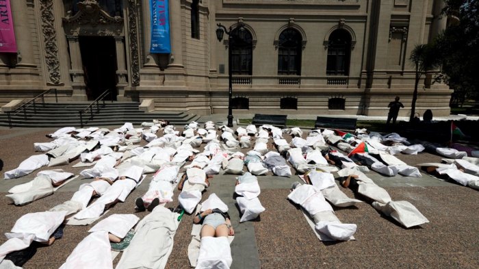 Cientos de chilenos se manifiestan contras las muertes por los bombardeos israelíes en Gaza